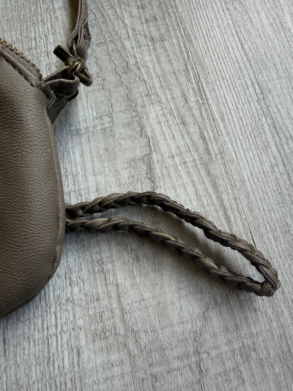 Deena‎ & Ozzy Taupe Crossbody Bag Pleated Front Vegan Leather - Picture 3 of 8